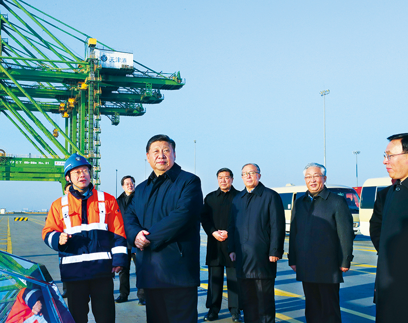 2019年1月16日至18日，中共中央總書(shū)記、國(guó)家主席、中央軍委主席習(xí)近平在京津冀考察，主持召開(kāi)京津冀協(xié)同發(fā)展座談會(huì)并發(fā)表重要講話(huà)。這是1月17日下午，習(xí)近平在天津港碼頭考察。